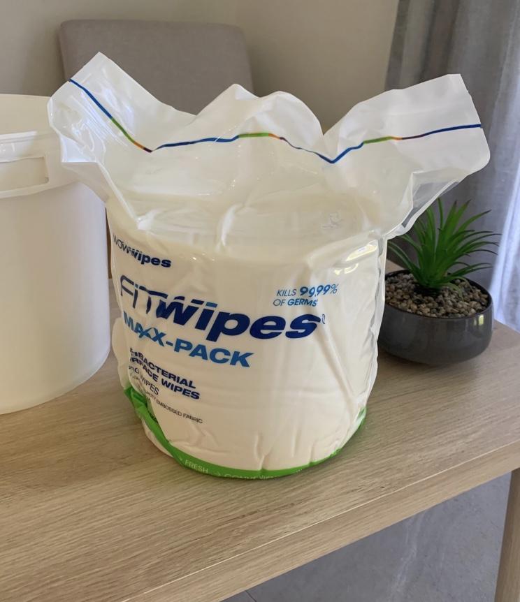 Anti Bacterial Wipes 800 Roll with Bucket Dispencer